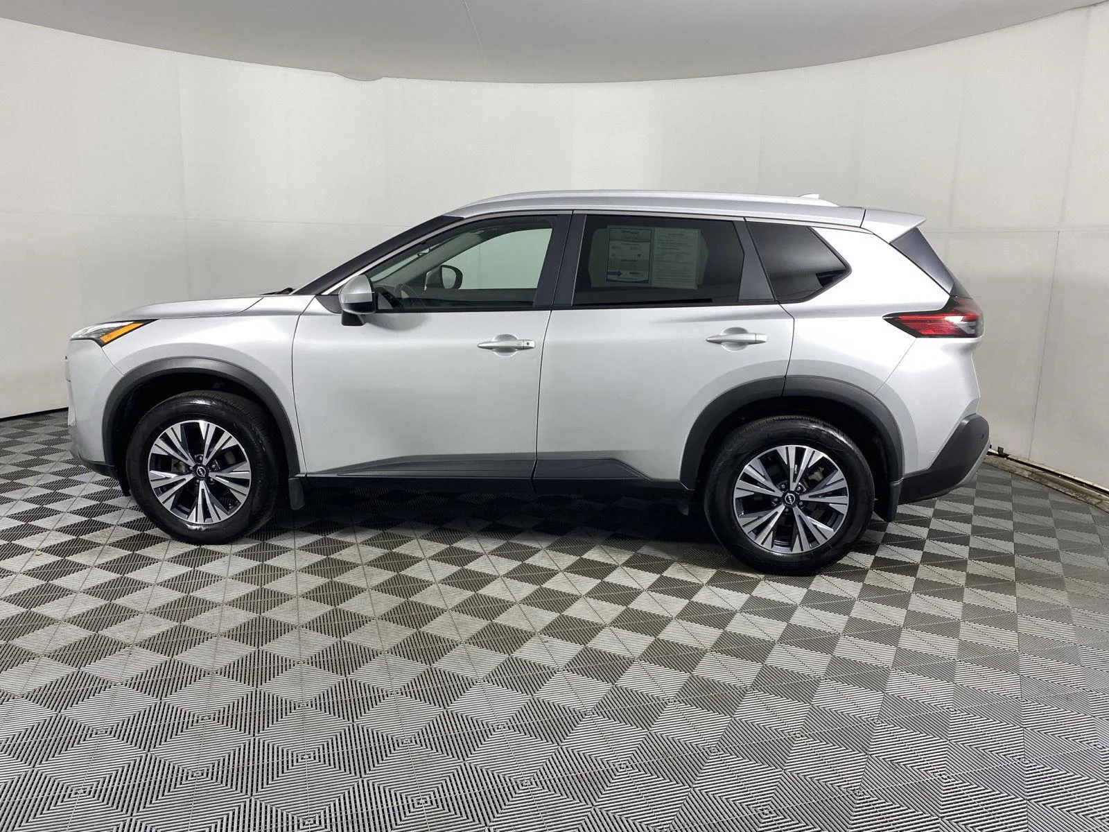 Certified Used 2023 Brilliant Silver Metallic Nissan SV image 4