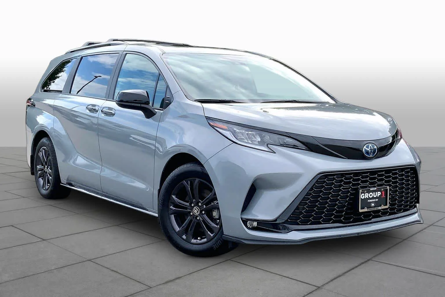 Used 2025 Cement Toyota XSE image 3