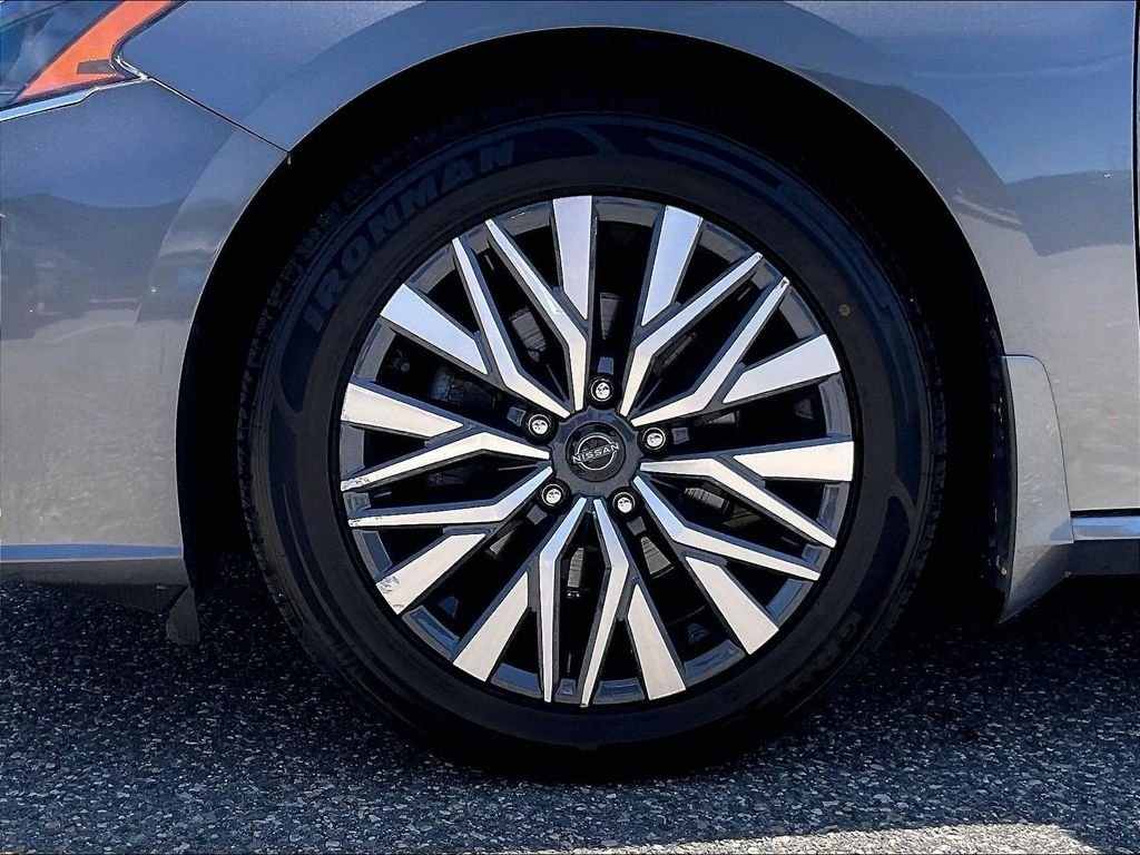 Used 2024 Gray Nissan 2.5 SV image 7