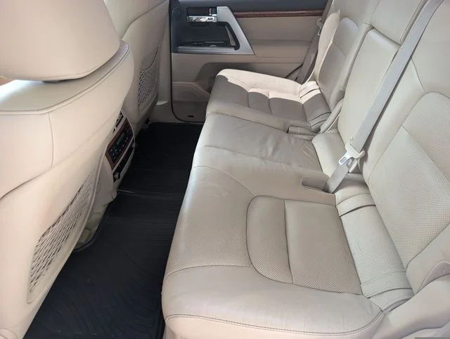 Used 2014 Blizzard Pearl Toyota Base image 10