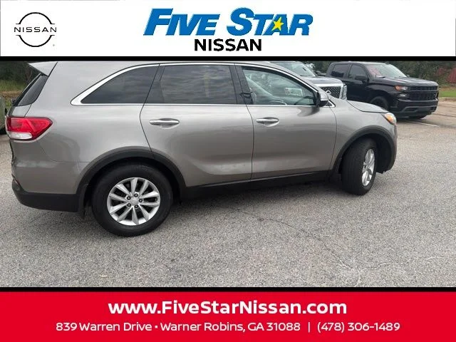 Used 2018 Silver Kia LX image 10