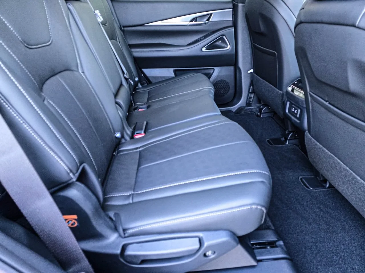 New 2027 GRAPHITE SHADOW INFINITI Luxe AWD image 26