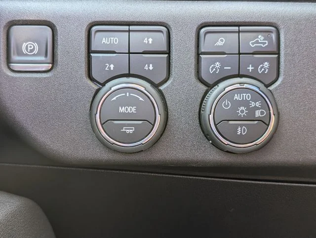 Used 2025 Black Chevrolet High Country image 28