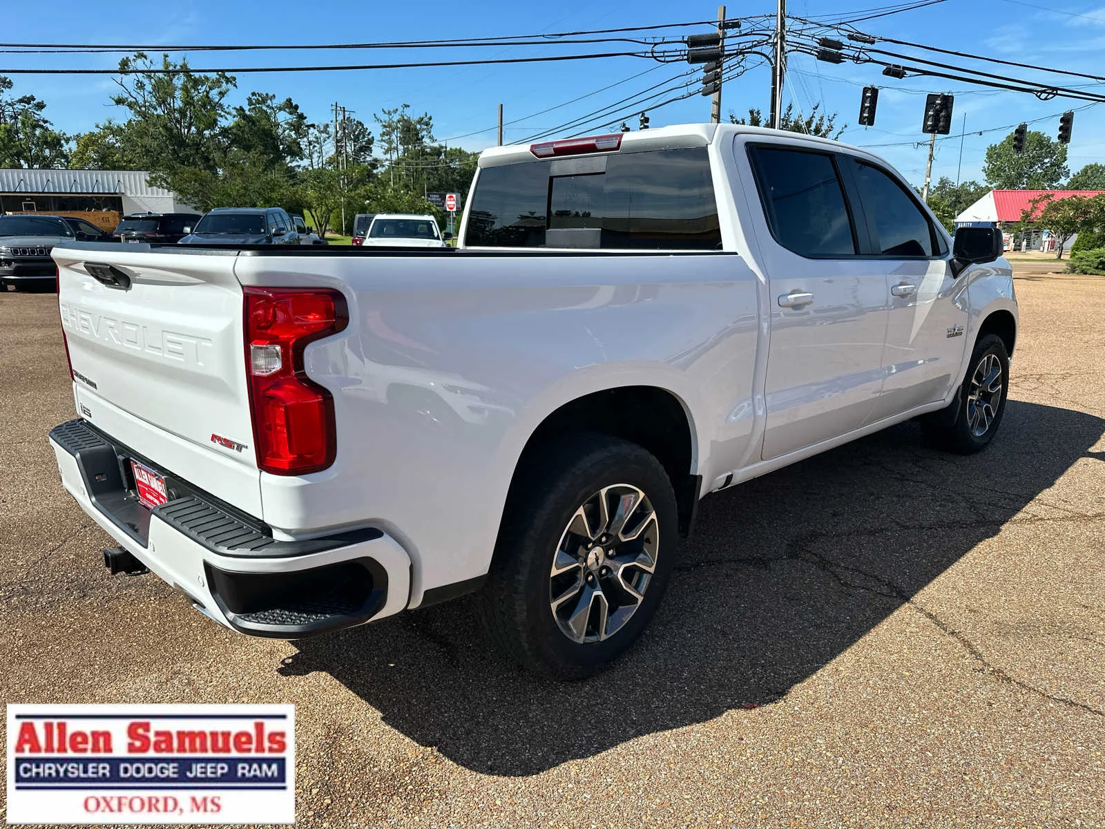 Used 2024 Summit White Chevrolet RST image 11