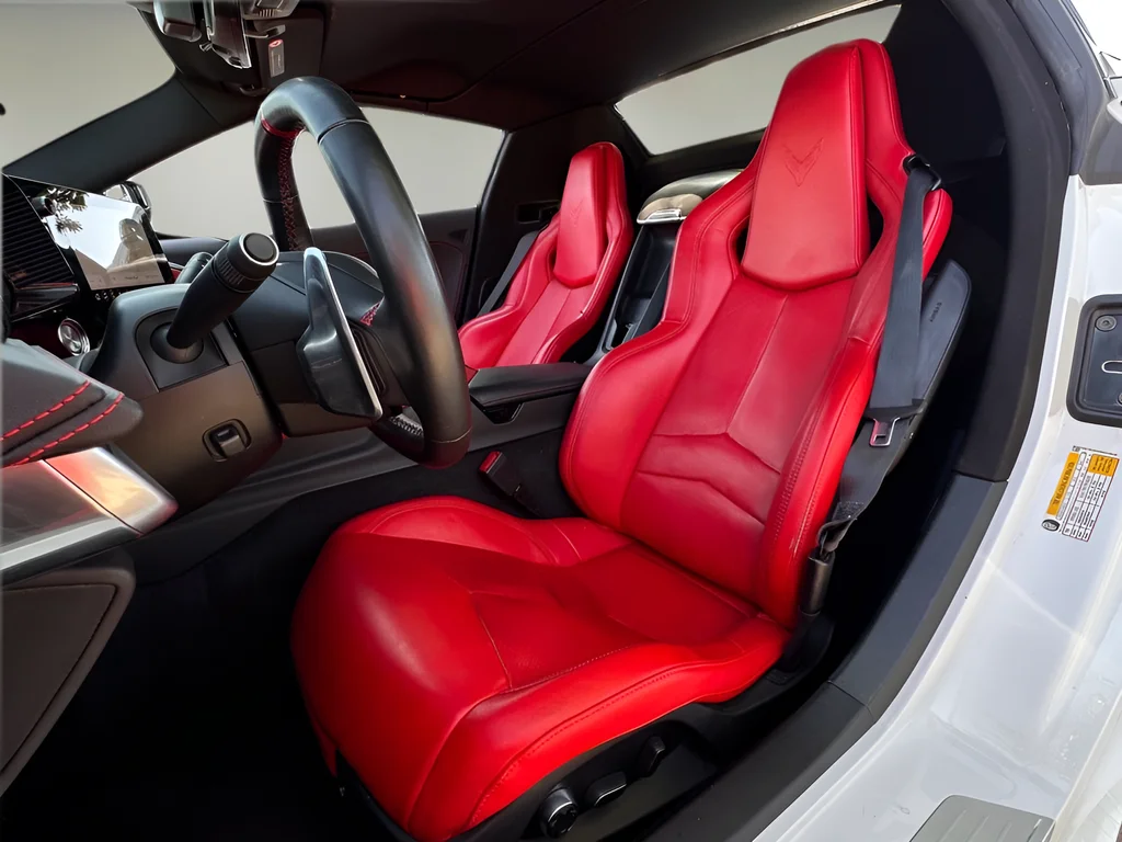 Used 2022 White Chevrolet Stingray image 9