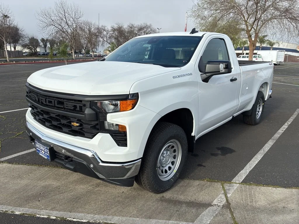 New 2026 Summit White Chevrolet WT image 7