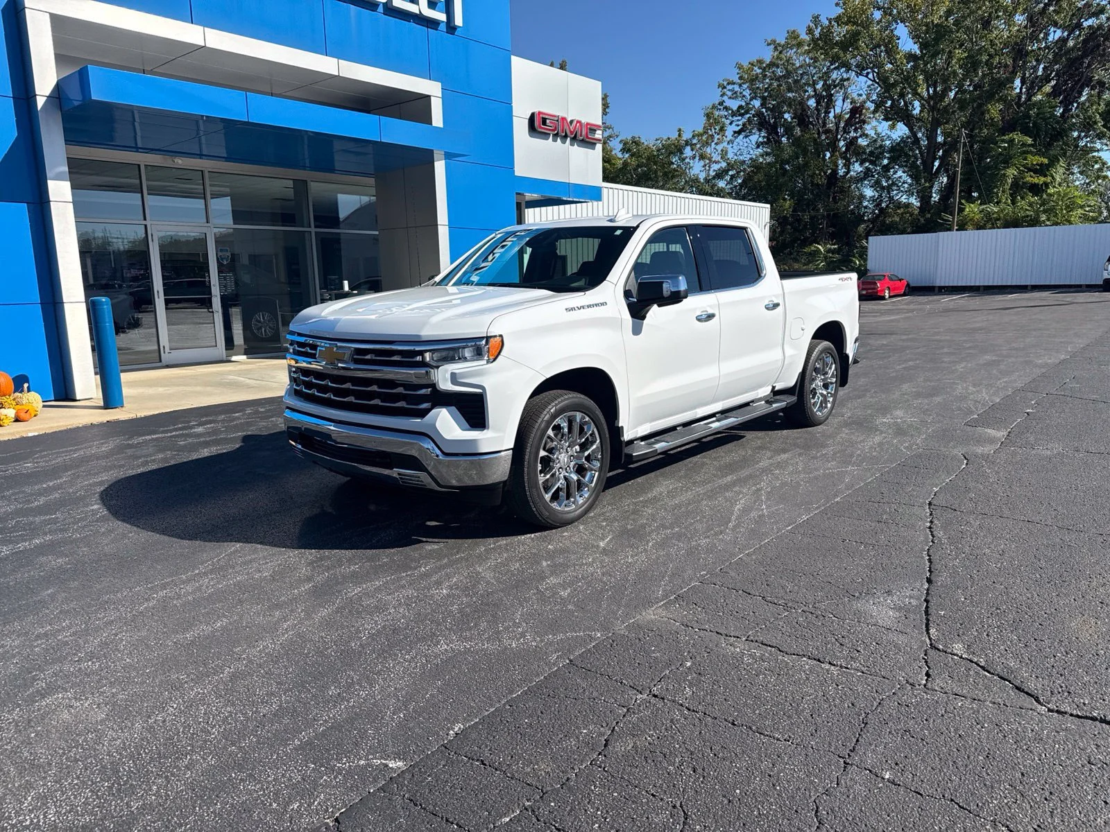 Used 2025 Summit White Chevrolet LTZ image 2