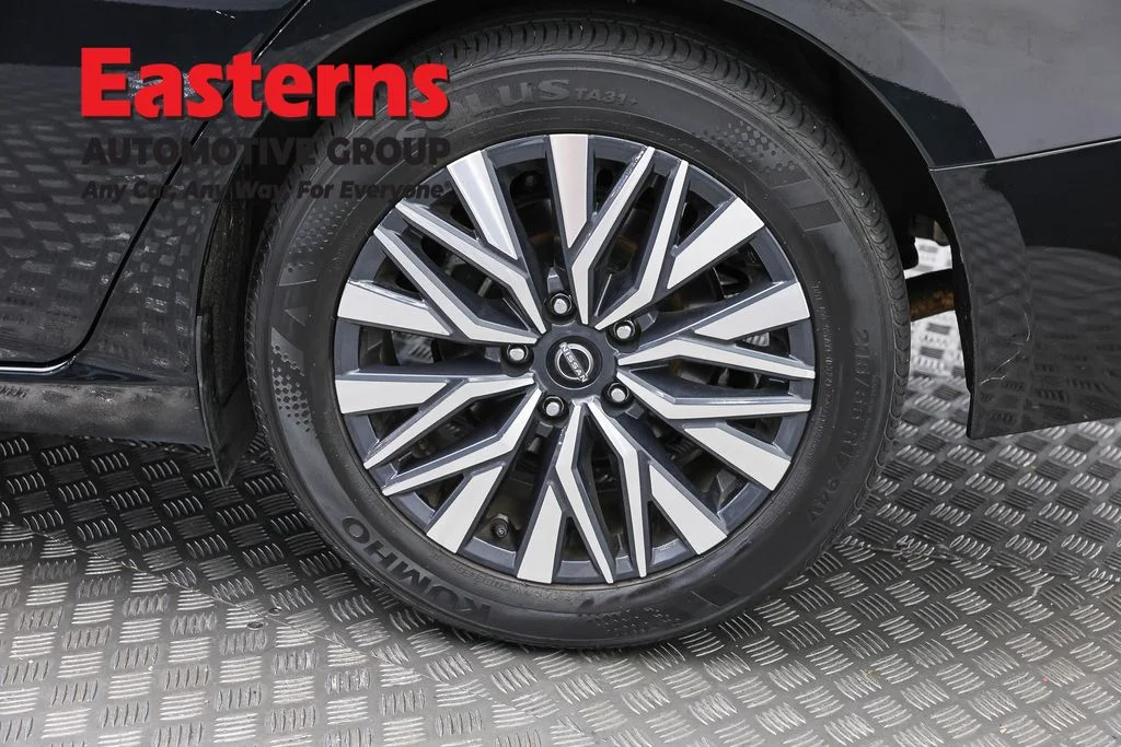 Used 2024 Black Nissan 2.5 SV image 33