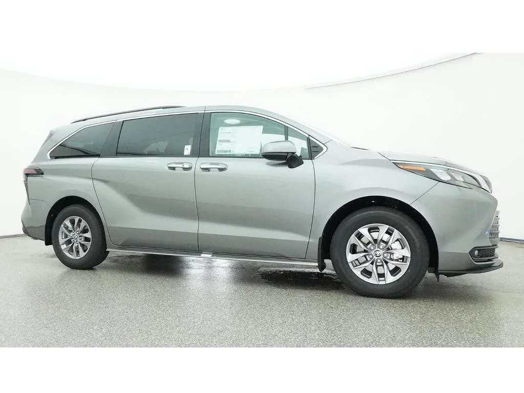 New 2026 Heavy Metal Toyota XLE image 28