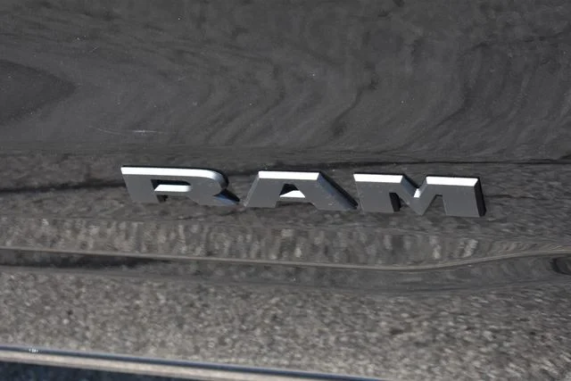 New 2026 Diamond Black Crystal Pearl-Coat Exterior Paint RAM Laramie image 15