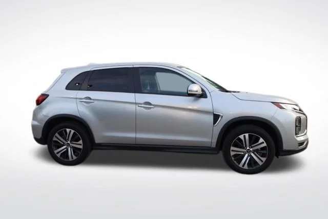 Used 2025 Silver Mitsubishi 2.0 SE image 12