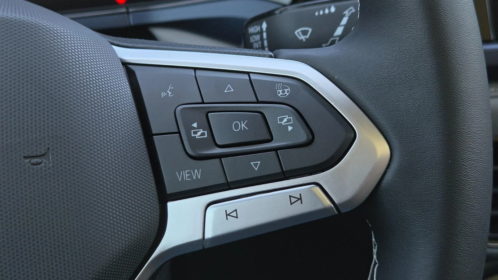 2024 Volkswagen Taos SE - Photo 29