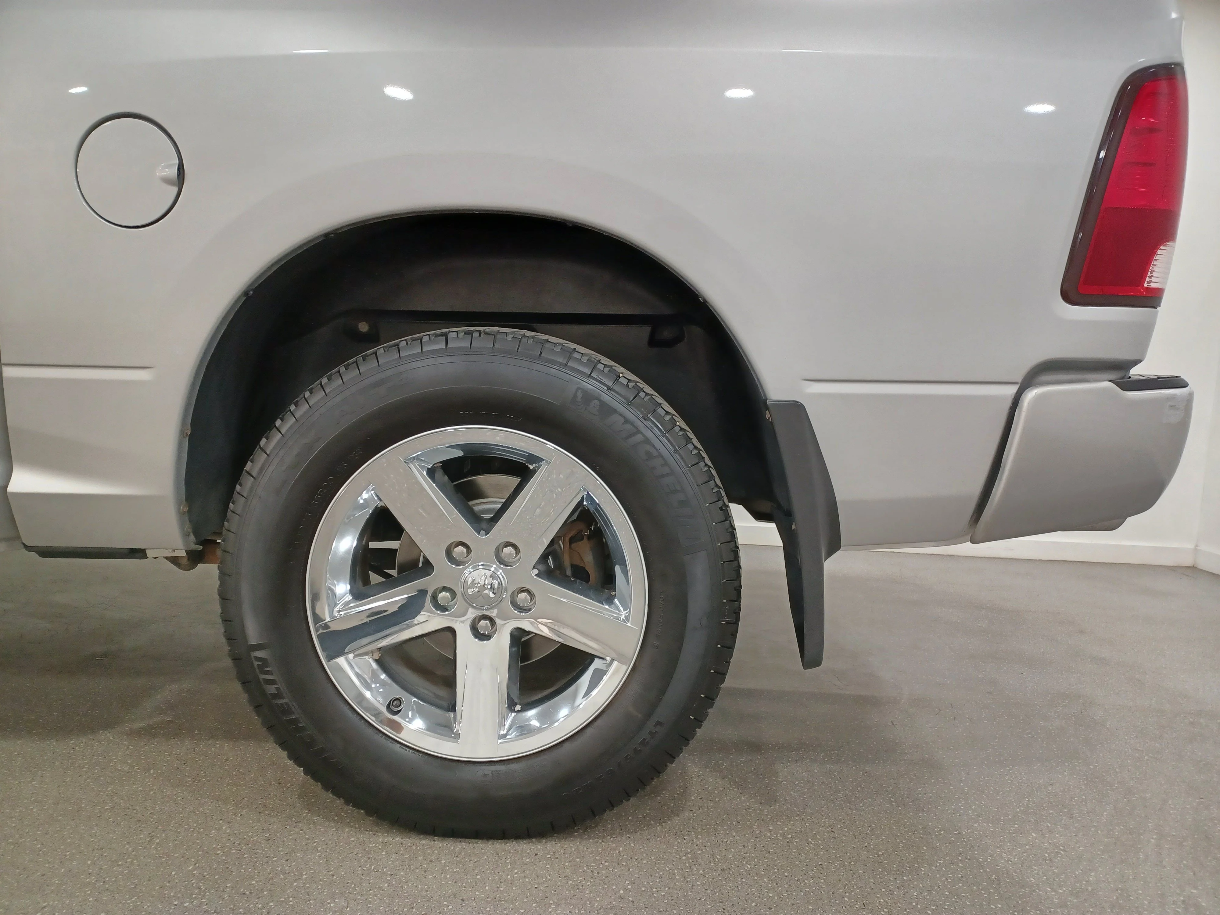 Used 2017 Bright Silver Metallic Ram Express 4x4*Bright Silver Metallic | 5.7L HEMI | 6 Pass | Remote Start | Htd Mirrors | Tow Pkg image 18
