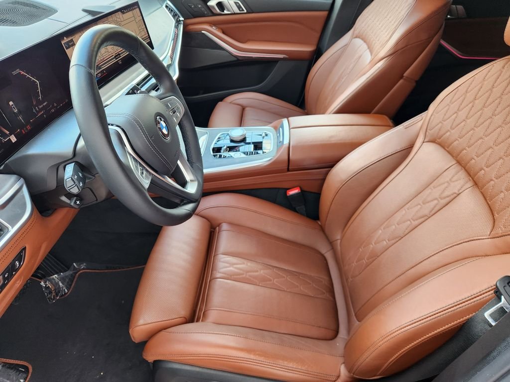 Used 2023 White Metallic BMW xDrive40i image 13