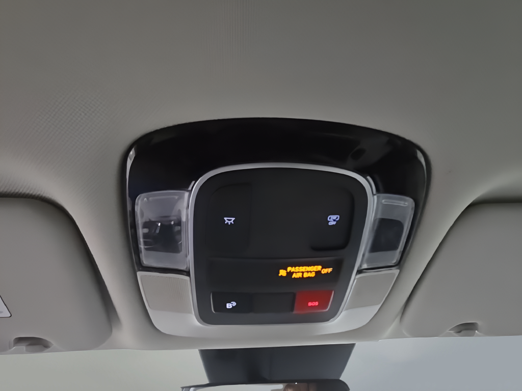 Used 2025 White Hyundai SEL image 37
