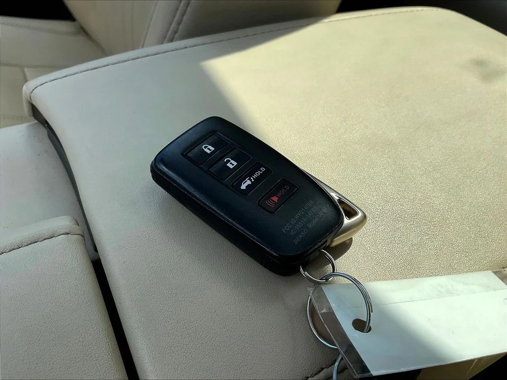 Used 2020 Obsidian Lexus 450h image 34