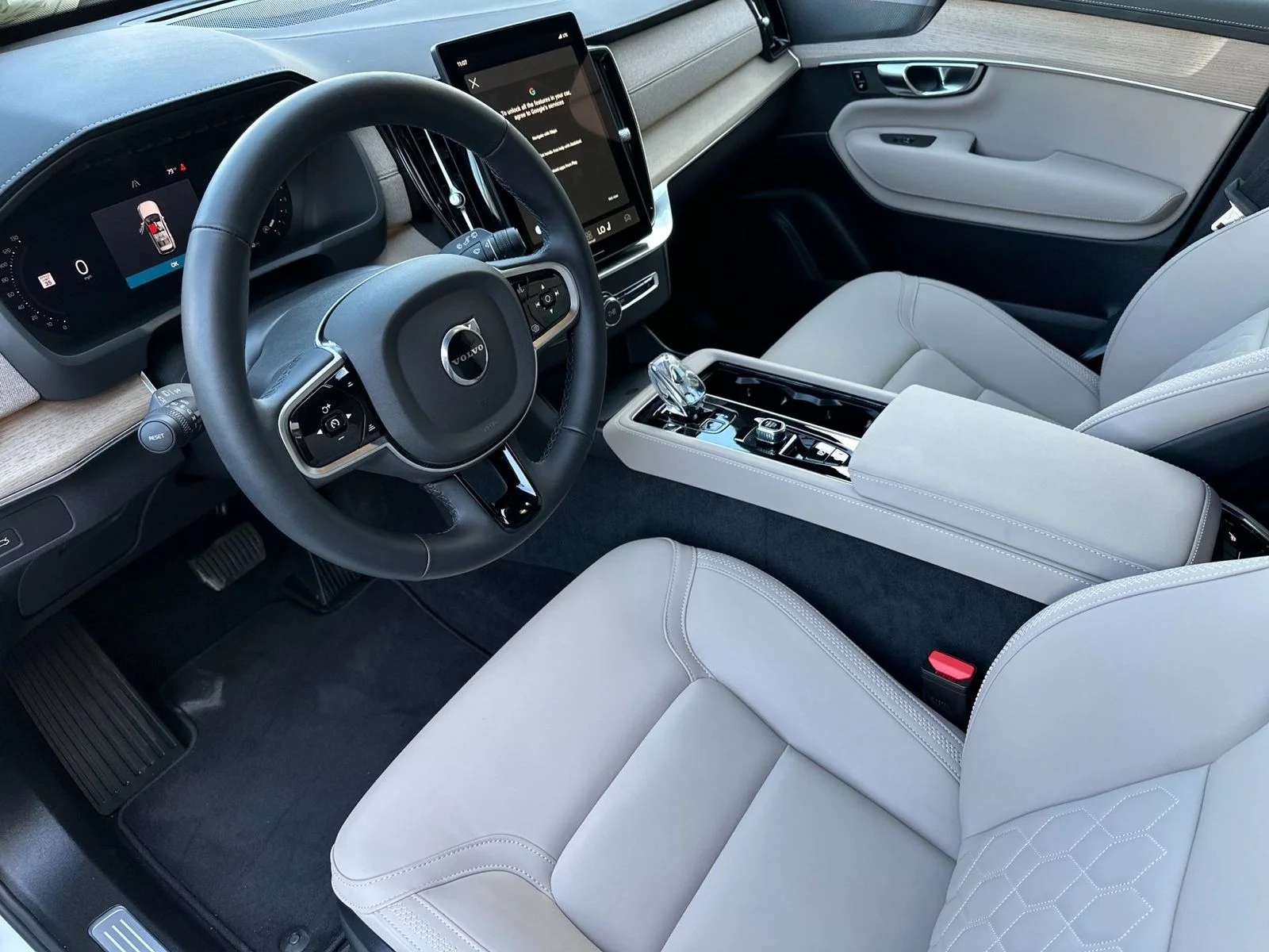 2026 Volvo XC90 Plus - Photo 13