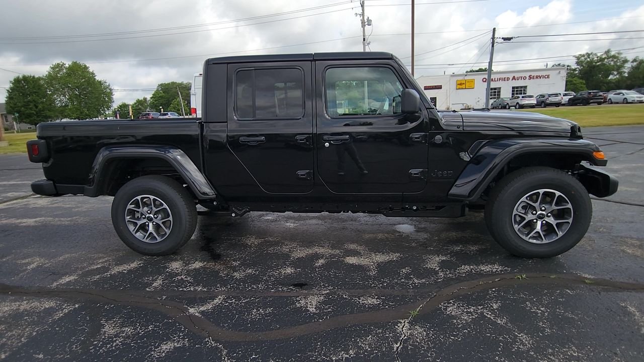 New 2026 Black Clear-Coat Exterior Paint Jeep Sport S image 9