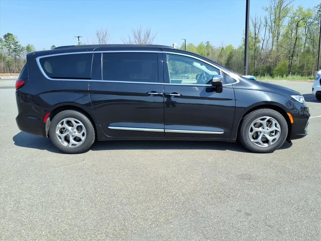 Used 2023 Black Chrysler Limited image 29