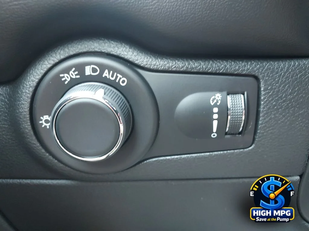 Used 2025 White/off-white Dodge R/T Plus image 18