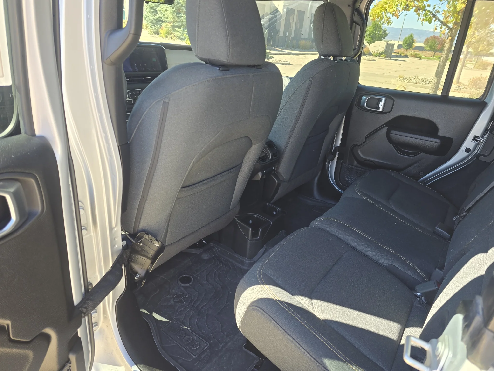 Used 2024 Silver Zynith Clearcoat Jeep Sport S image 16
