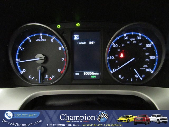 Used 2018 Silver Toyota XLE image 29