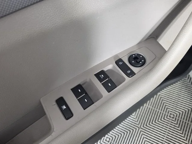 Used 2019 Silver Hyundai SE image 20