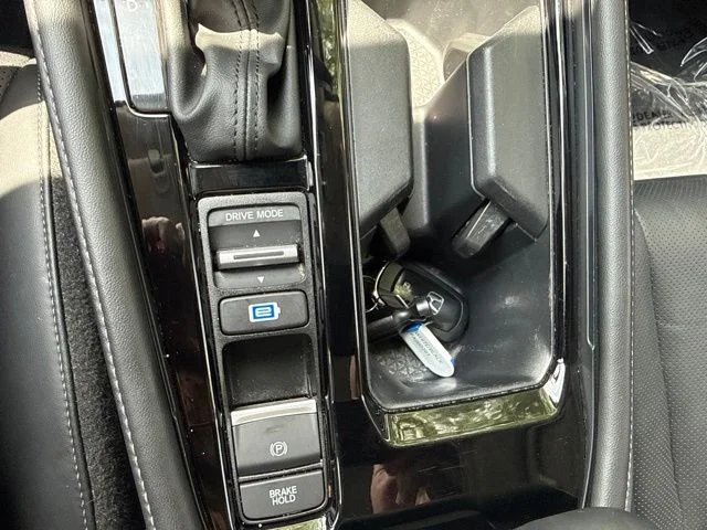 Used 2023 White Honda Touring image 31