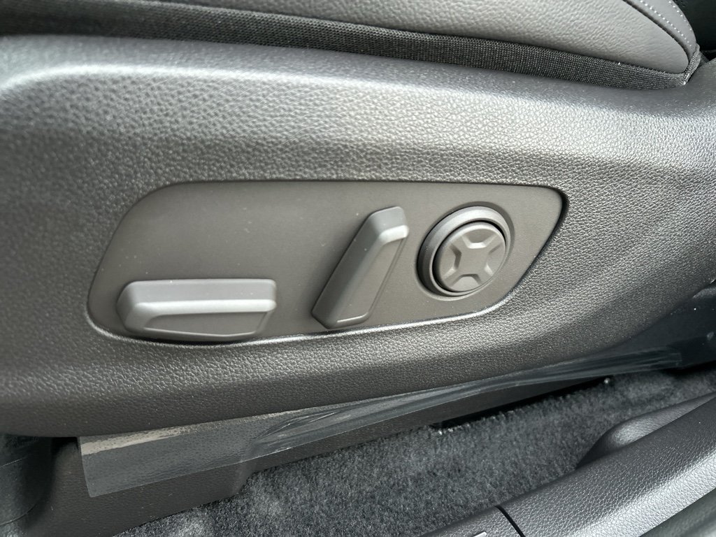 New 2026 Snow White Pearl Kia SX Prestige image 19