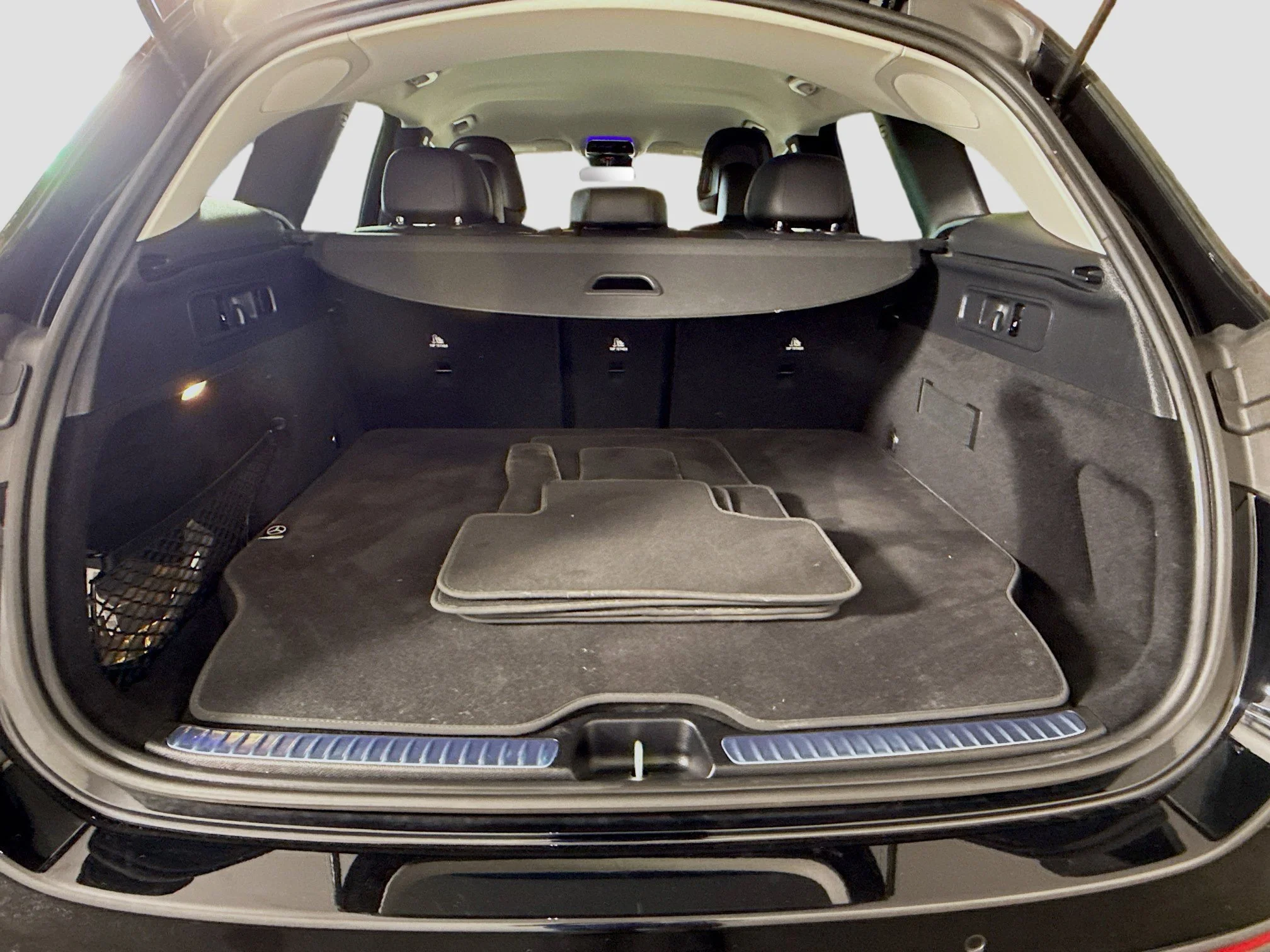 Used 2025 Black Mercedes-Benz GLC 350e image 31