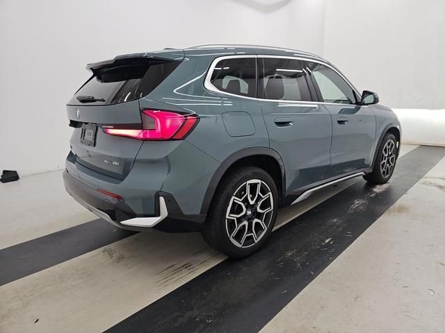 Certified Used 2025 Cape York Green Metallic BMW xDrive28i image 2
