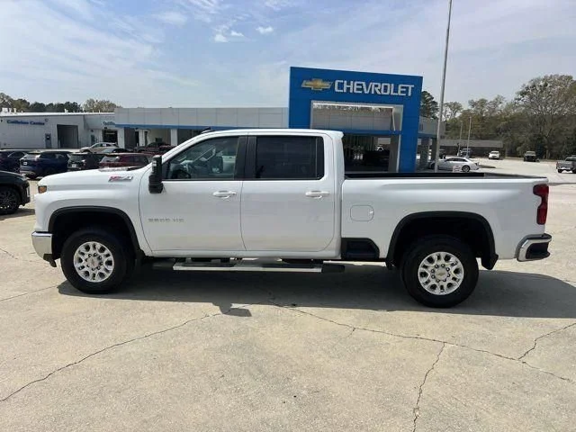 Used 2025 Summit White Chevrolet LT image 8