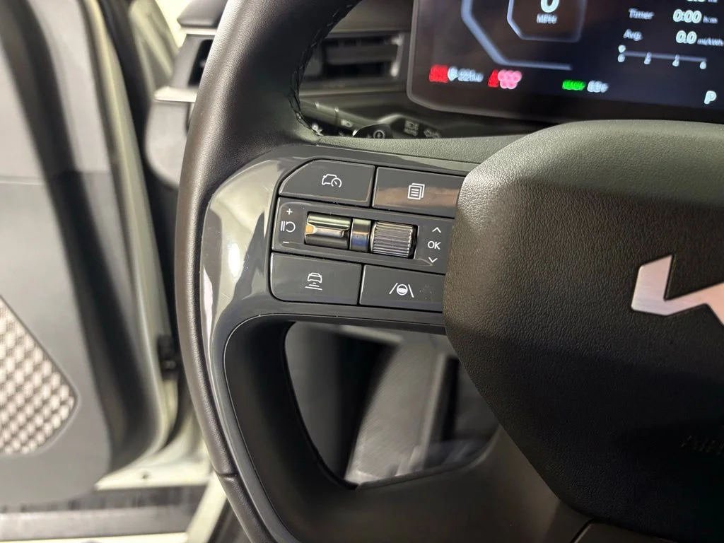 Used 2024 Ivory Kia Light image 20