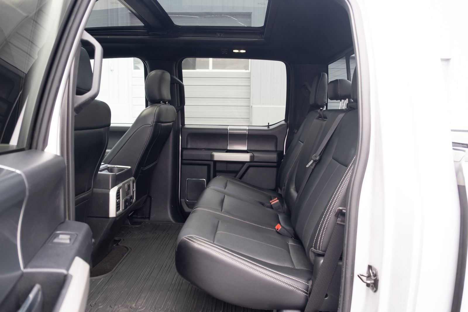 Used 2018  Ford Lariat image 16