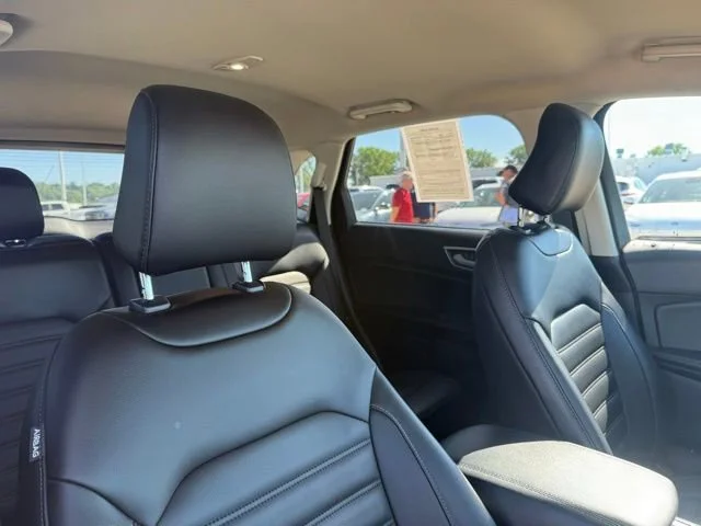 Used 2022 Black Ford SEL image 54
