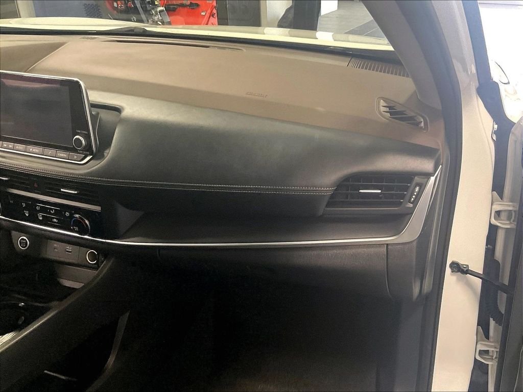 Used 2023 White Nissan S image 13