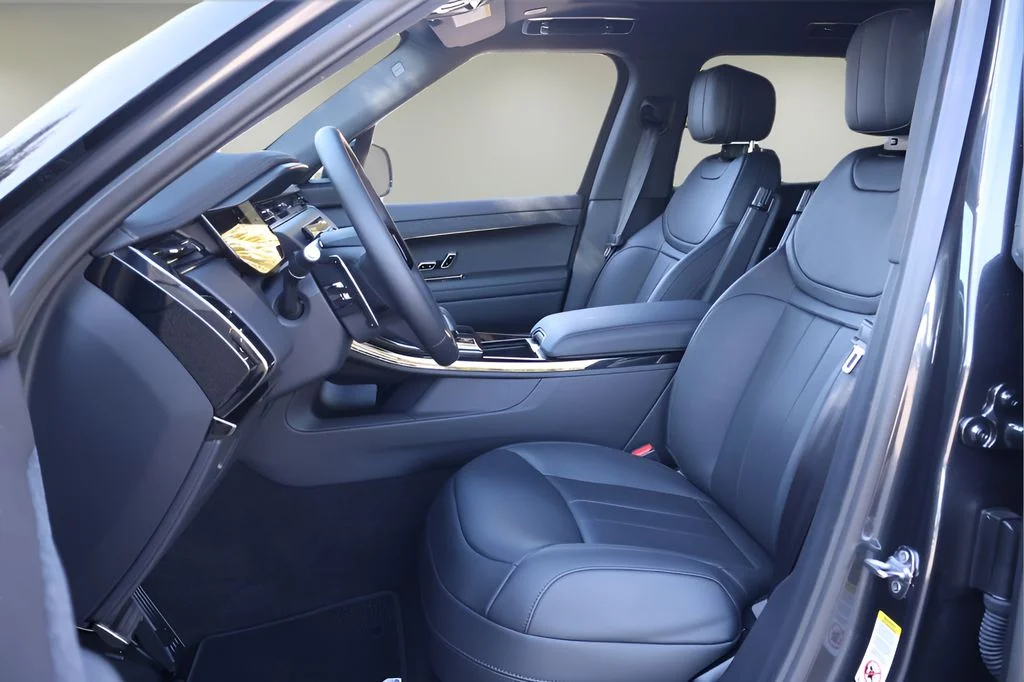 New 2026 Carpathian Grey Land Rover Dynamic SE image 11