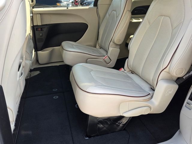Used 2018 White Chrysler Limited image 12