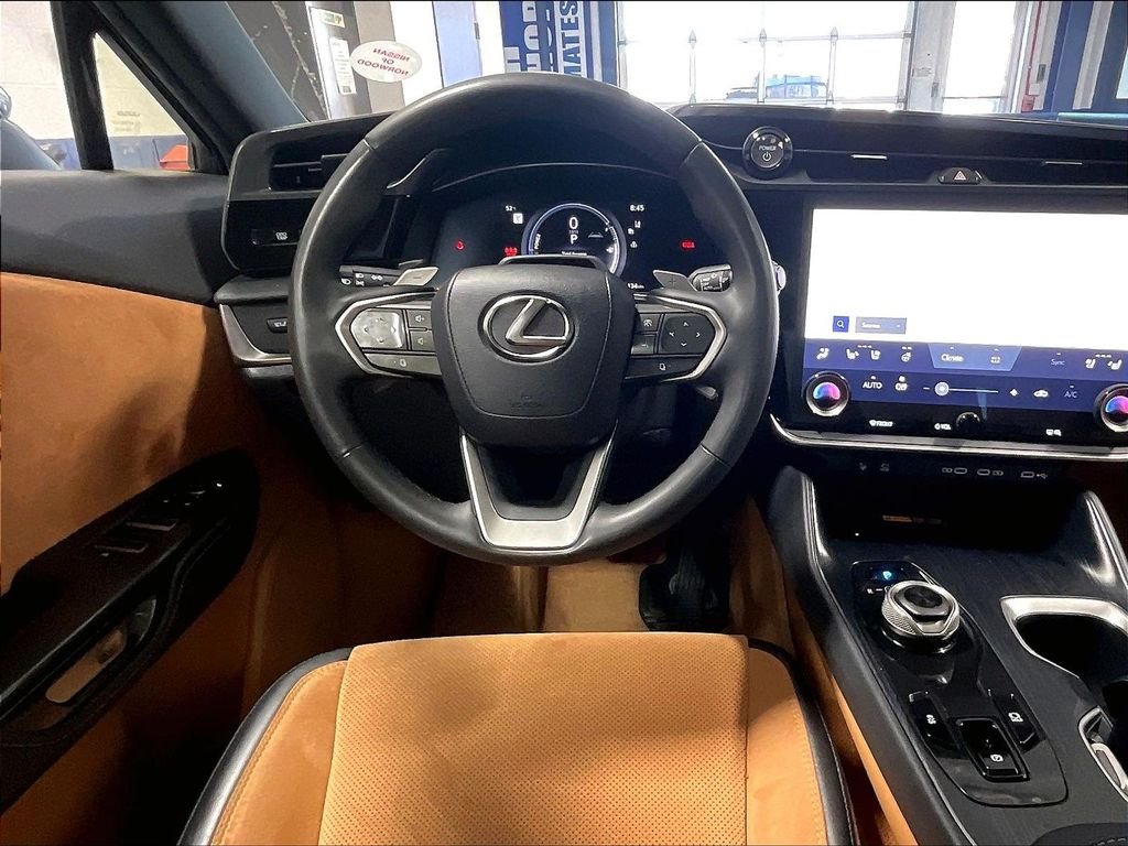 Used 2023 White Lexus 450e Luxury image 17