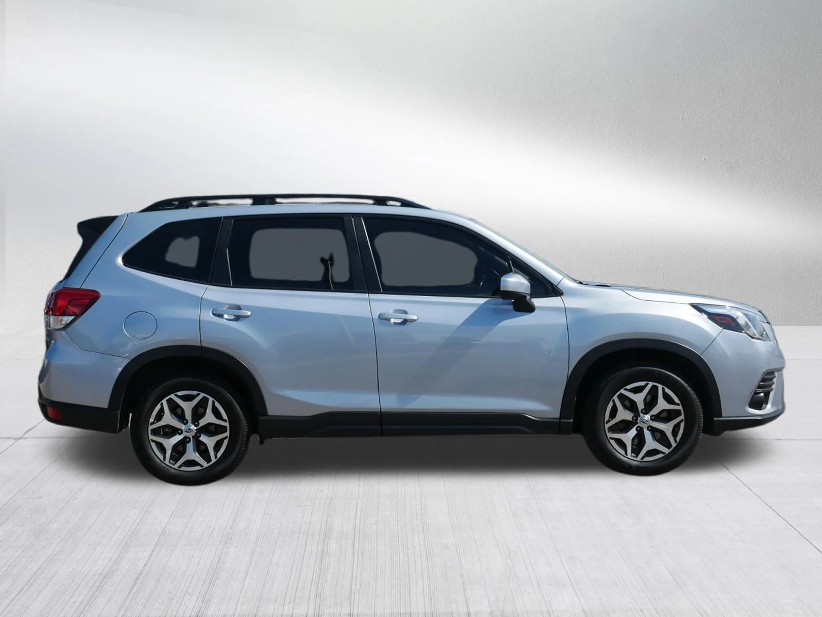 Used 2024 Ice Silver Metallic Subaru Premium image 8