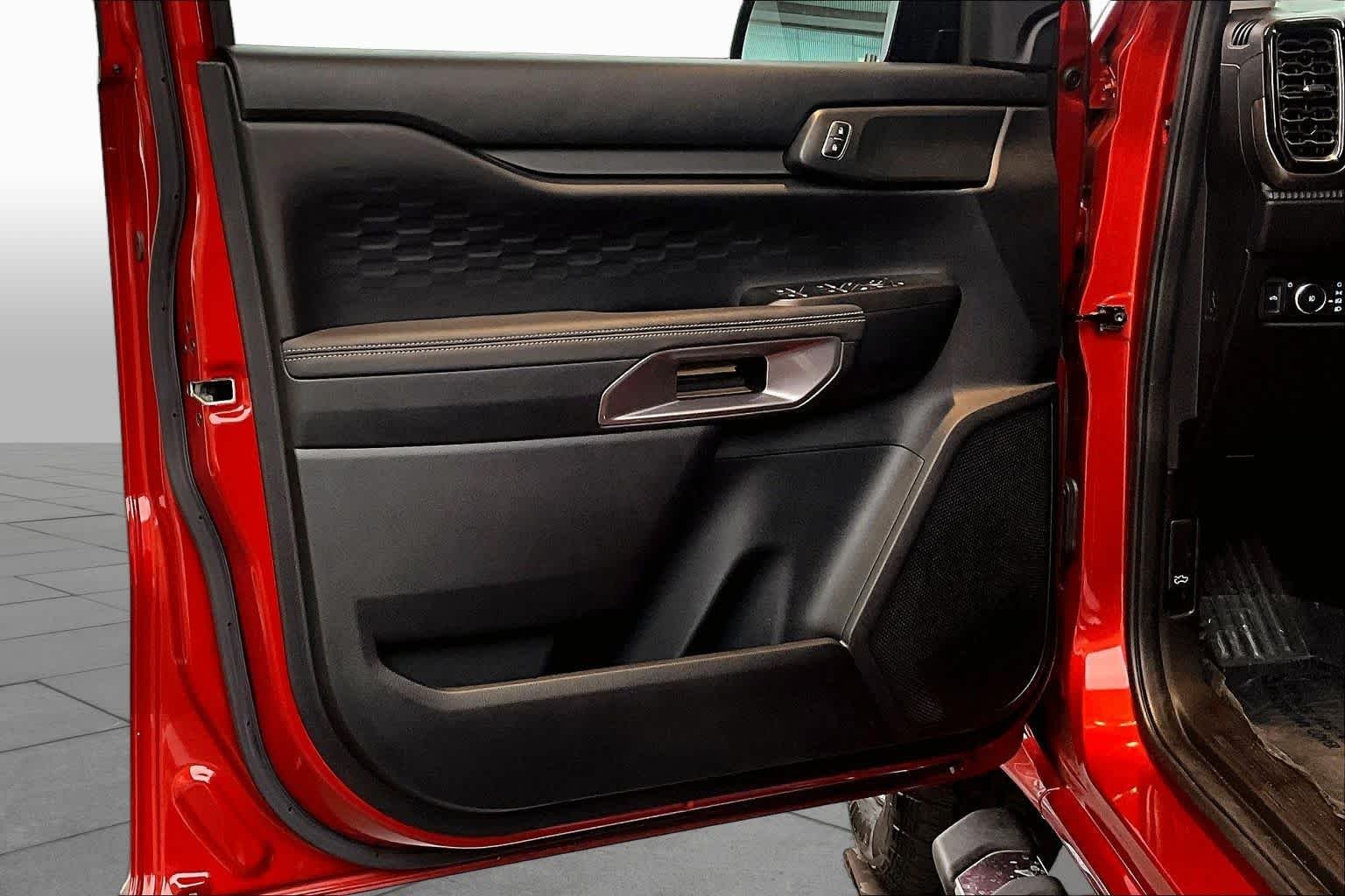 Used 2024 Hot Pepper Red Tinted Clearcoat Ford XLT image 22