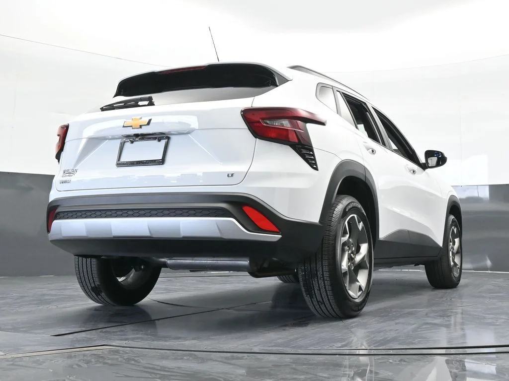 Used 2025 Summit White Chevrolet LT image 60