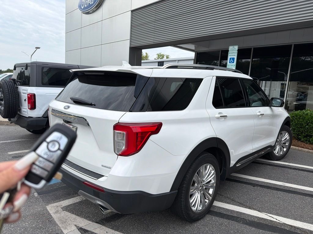 Used 2020 White Ford Limited image 10