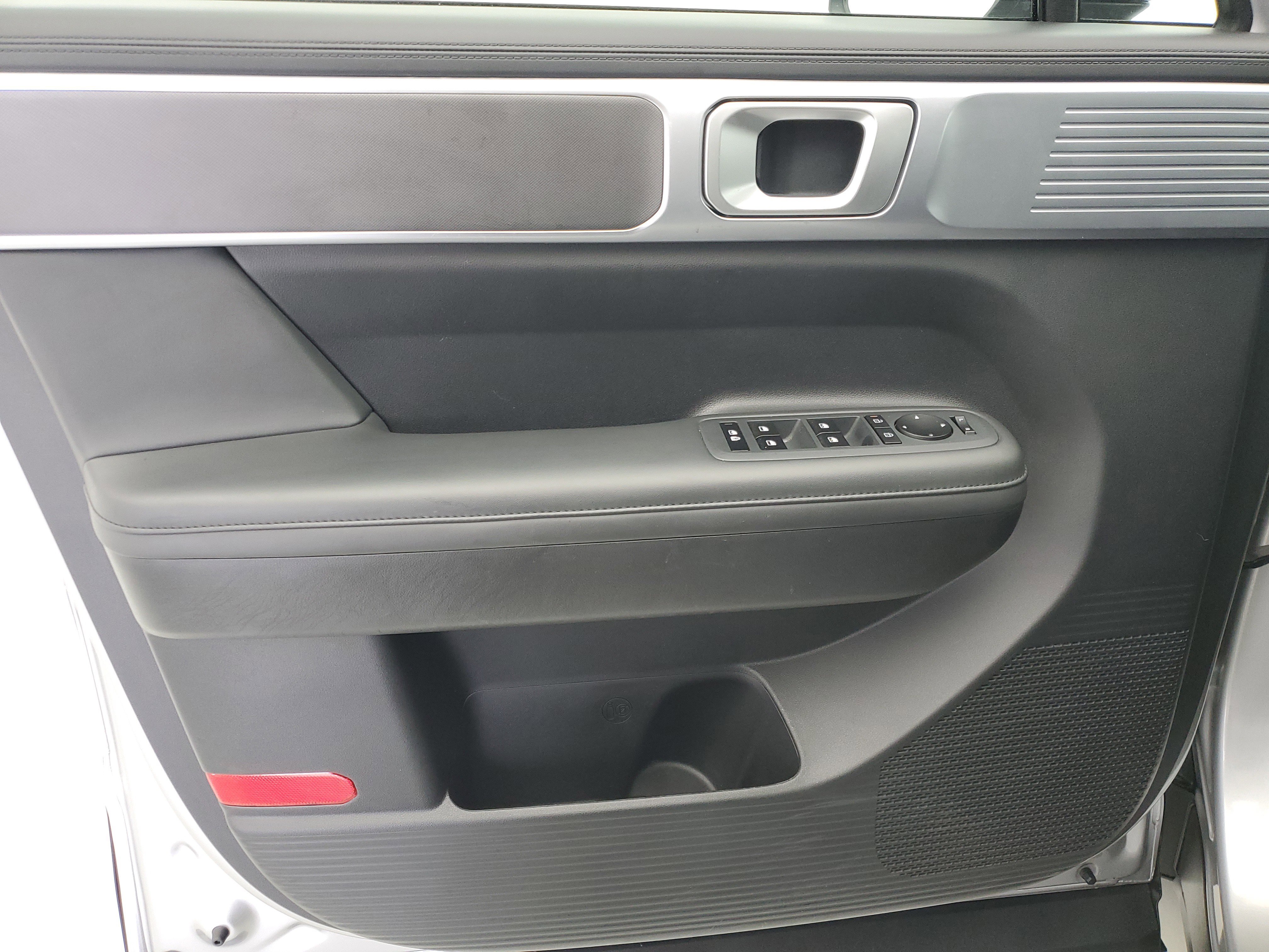 Used 2025 Shimmering Silver Hyundai SEL image 20