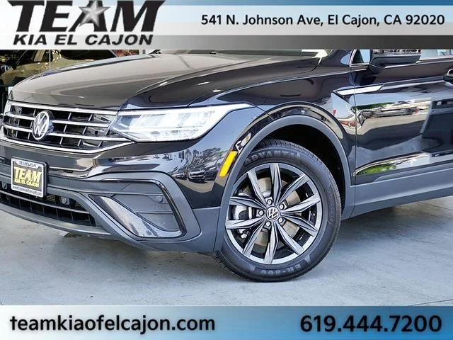 Used 2023 Black Volkswagen 2.0T SE image 3