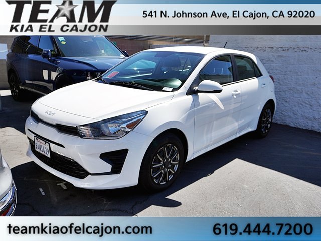 Used 2022 White Kia S image 2