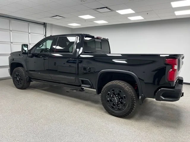 Used 2024 Black Chevrolet High Country image 7