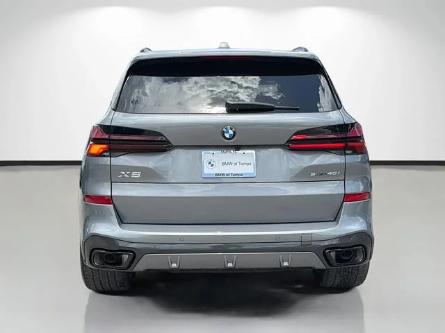 New 2026 Skyscraper Grey Metallic BMW sDrive40i image 4