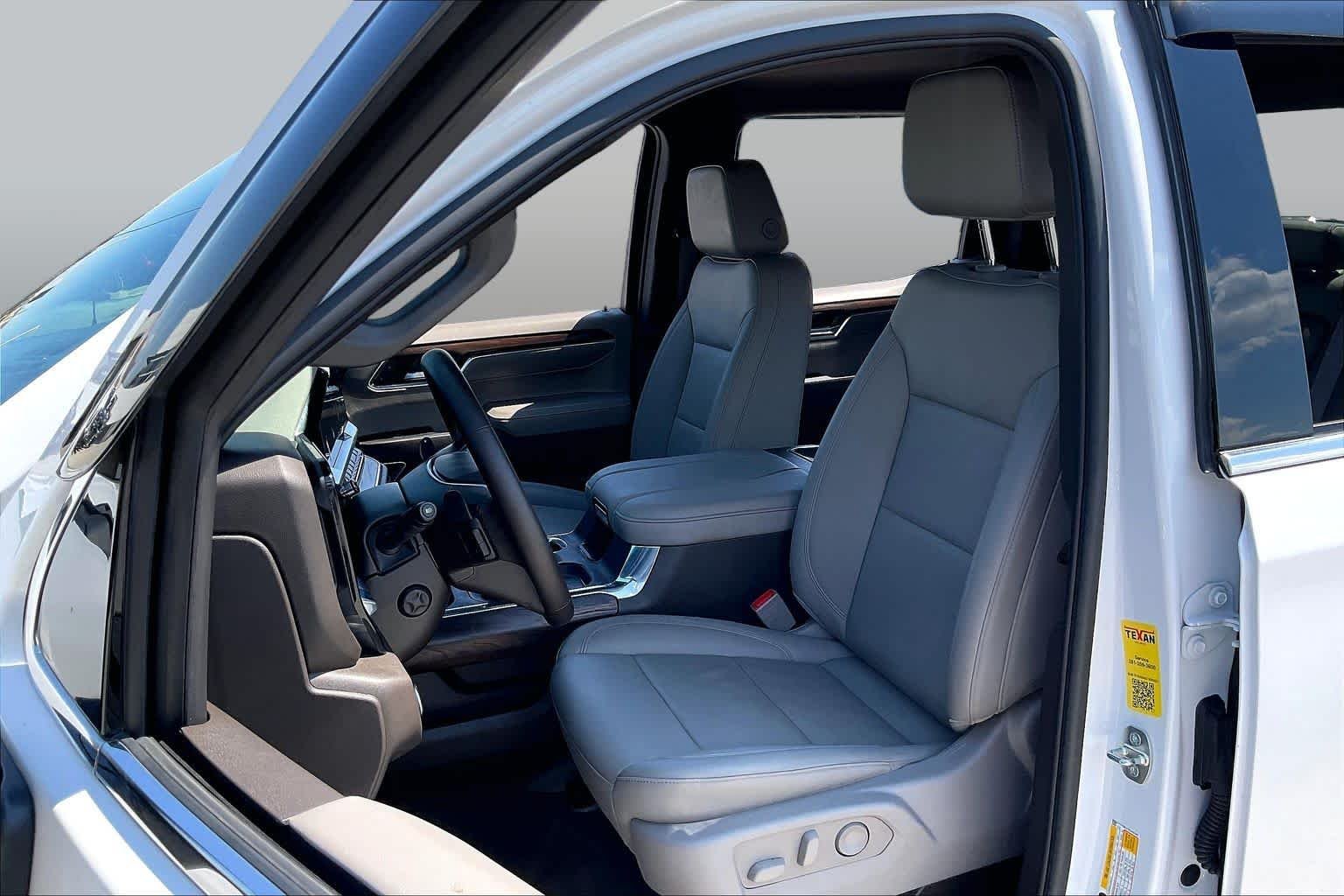 Used 2024 White Frost Tricoat GMC SLT image 8
