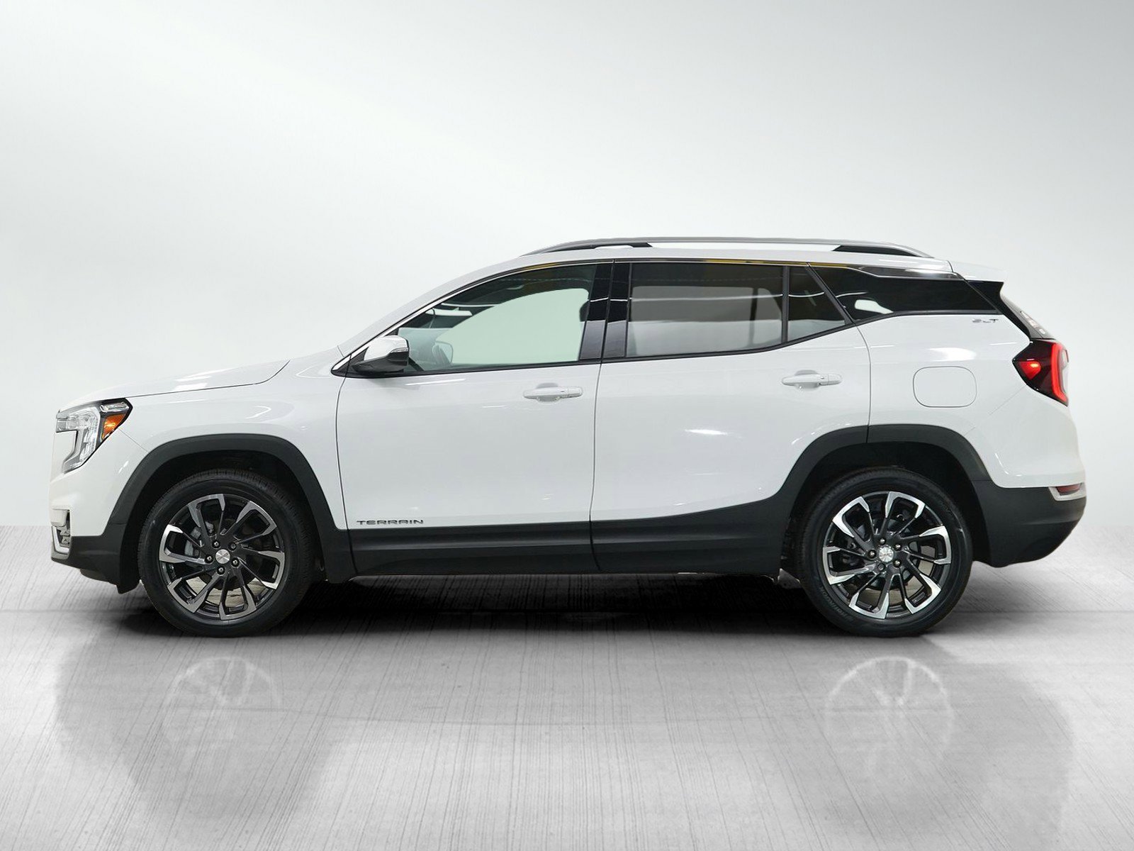 Used 2022 GMC Terrain SLT with VIN 3GKALVEV2NL282699 for sale in White Bear Lake, Minnesota